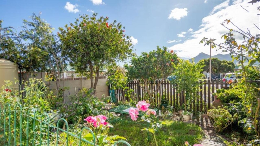 3 Bedroom Property for Sale in Milkwood Park Western Cape